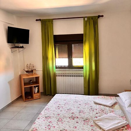 Ruza I Natalija Apartment Karlobag Exterior photo