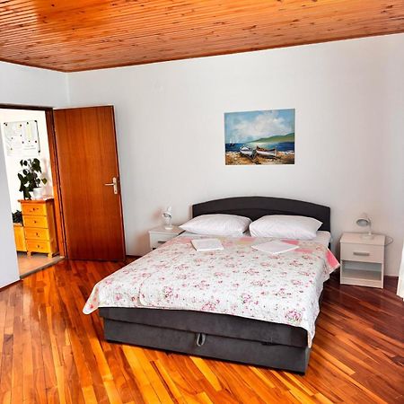 Ruza I Natalija Apartment Karlobag Exterior photo