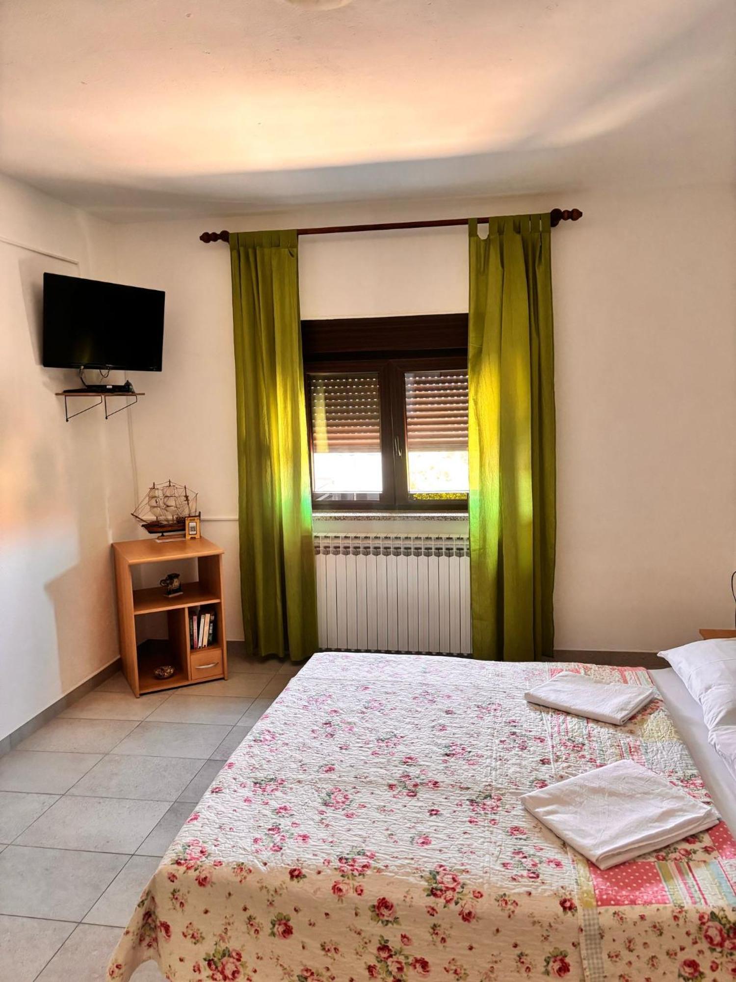 Ruza I Natalija Apartment Karlobag Exterior photo
