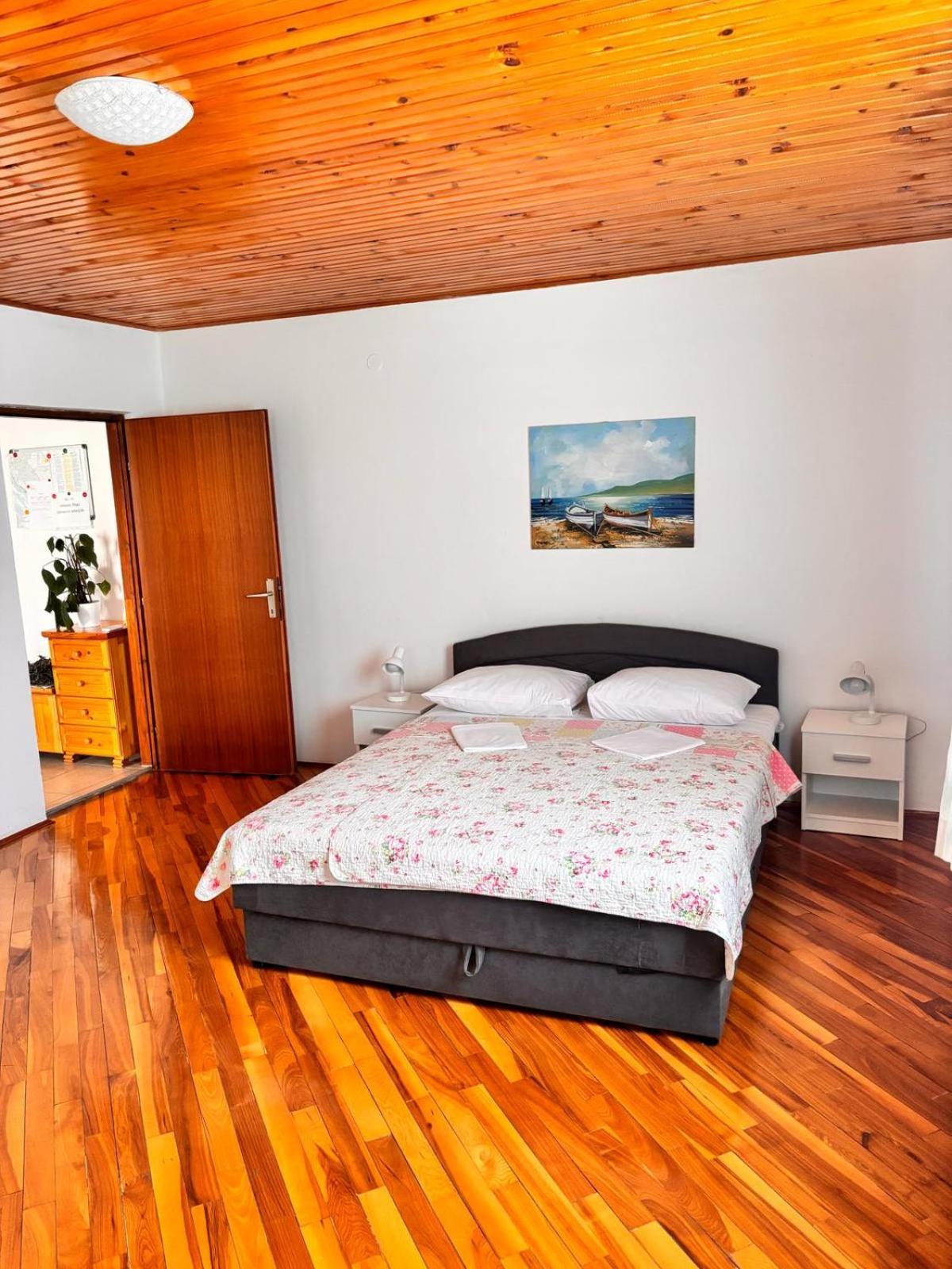 Ruza I Natalija Apartment Karlobag Exterior photo
