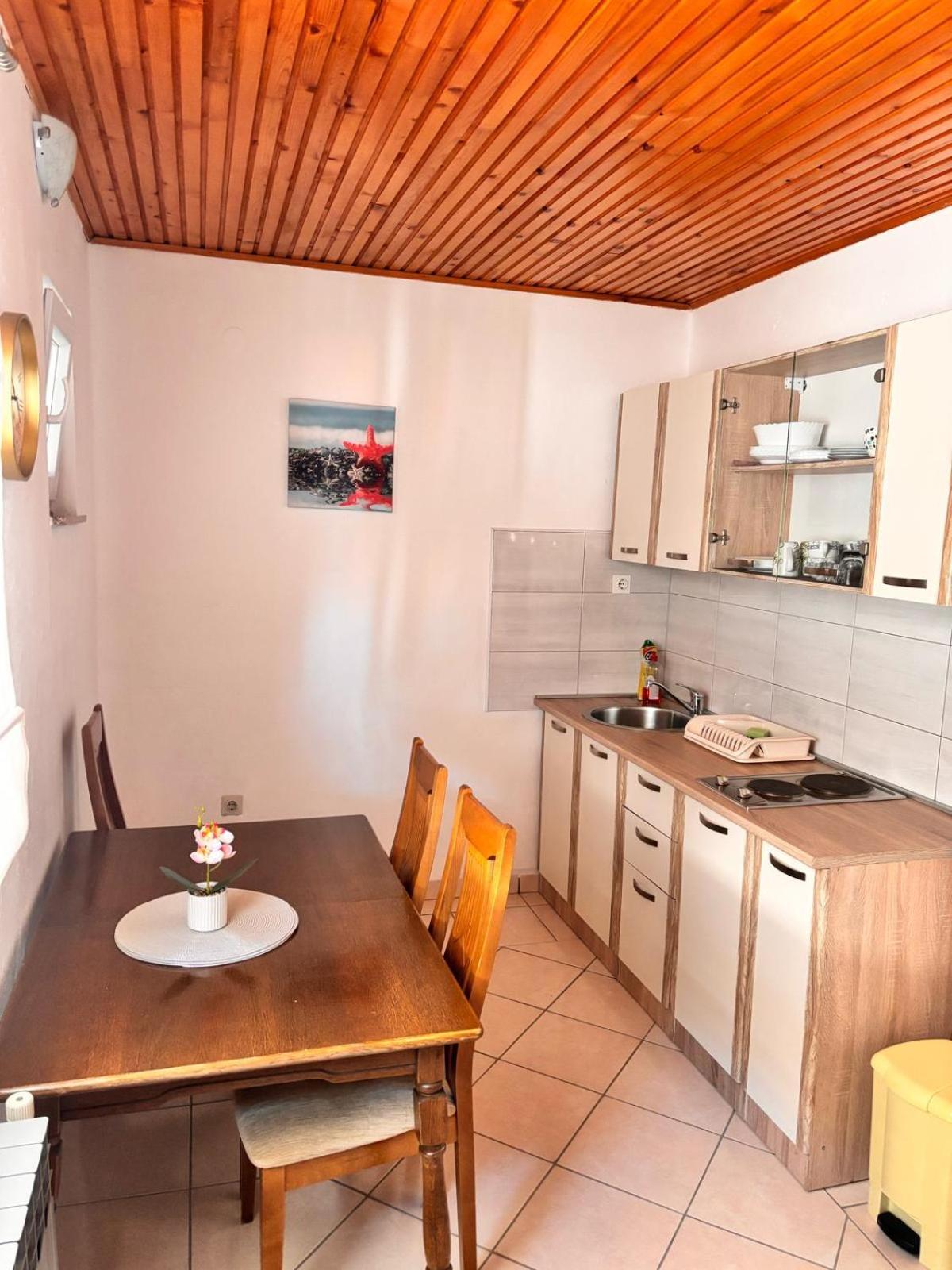 Ruza I Natalija Apartment Karlobag Room photo